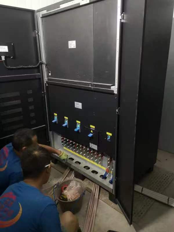 南川中医院160KVA工频UPS电源安装现场